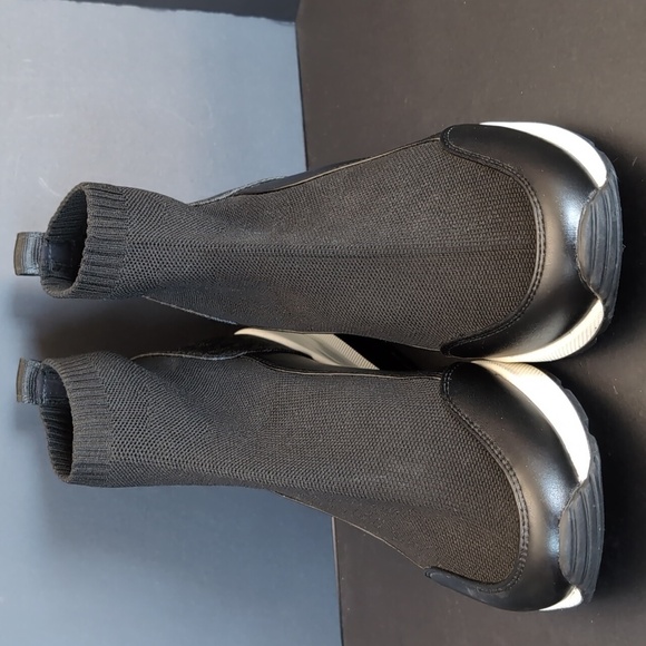 Michael Kors skyler Stretch Knit Sock Sneaker black/White,Size 9.5. - Picture 2 of 10